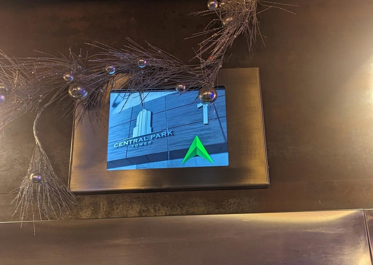 Дисплеи МАШ ЮНИТ в лифтах БЦ Central Park Tower
